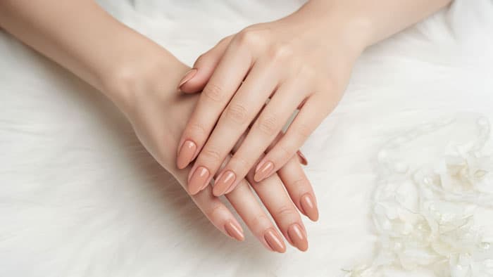 Serene, light-filled nail bar